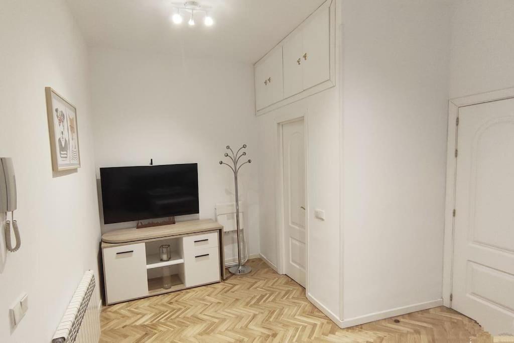 Lovely Apartment In Madrid Center ภายนอก รูปภาพ