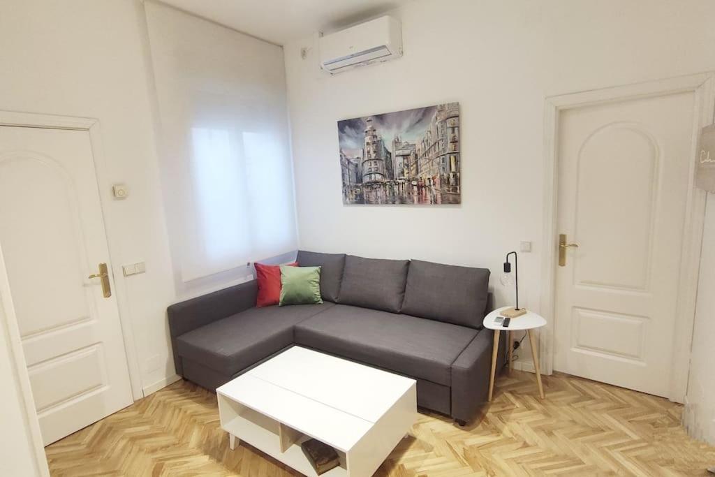 Lovely Apartment In Madrid Center ภายนอก รูปภาพ