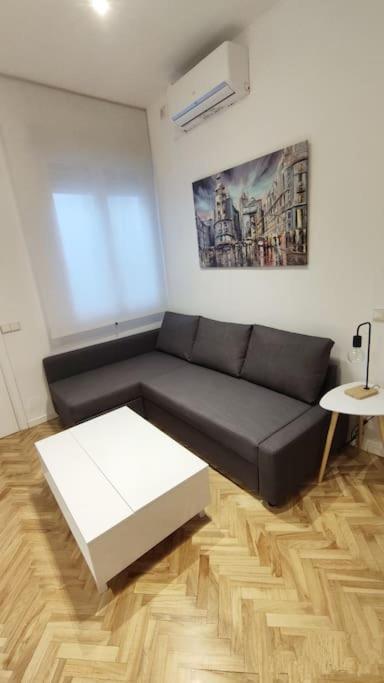Lovely Apartment In Madrid Center ภายนอก รูปภาพ