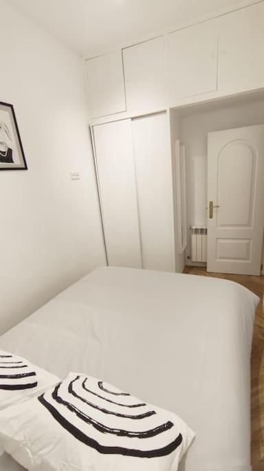 Lovely Apartment In Madrid Center ภายนอก รูปภาพ