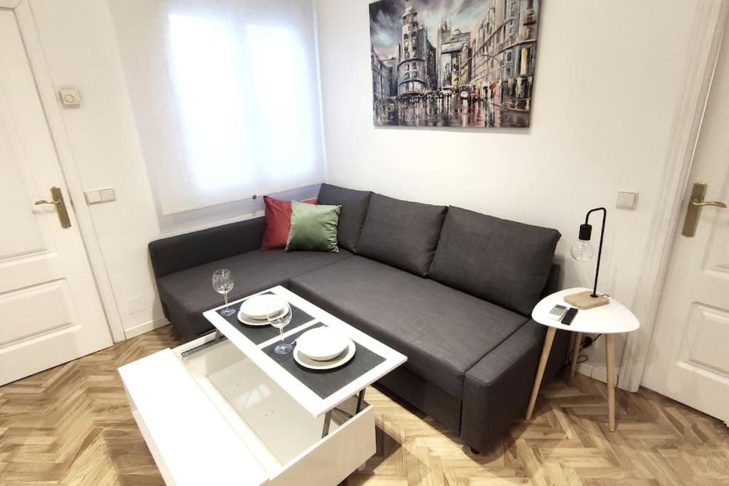 Lovely Apartment In Madrid Center ภายนอก รูปภาพ
